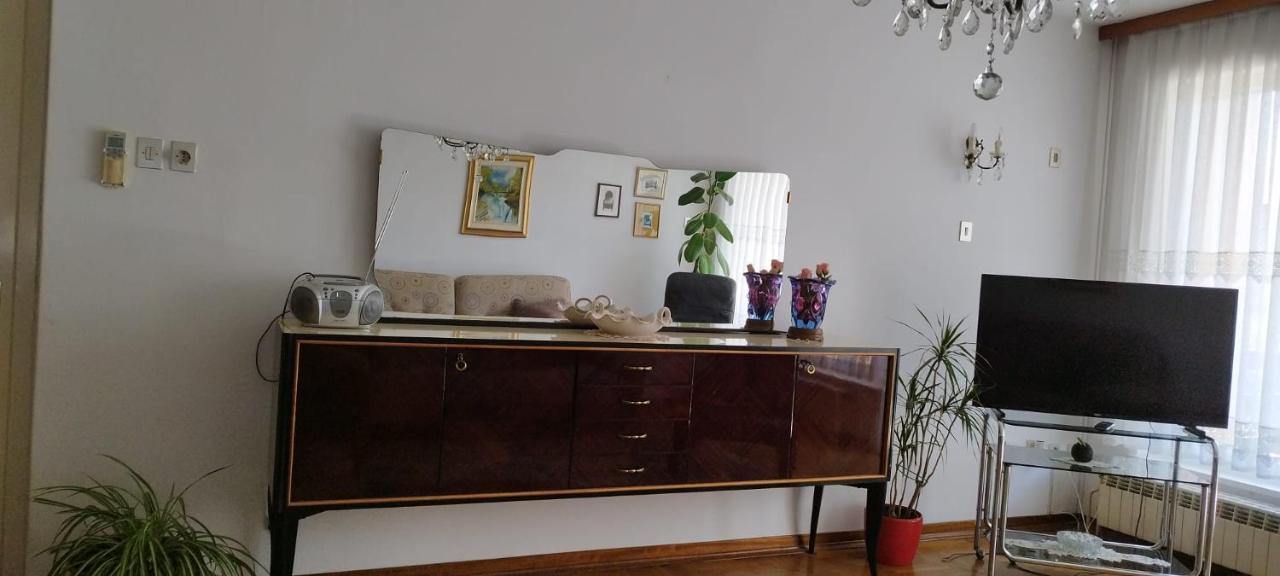 7 Flower Street Apartment Sempeter pri Gorici Buitenkant foto